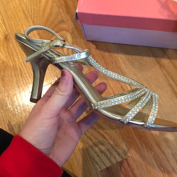 Gold Heels Touch Ups size 7 - Picture 3 of 3